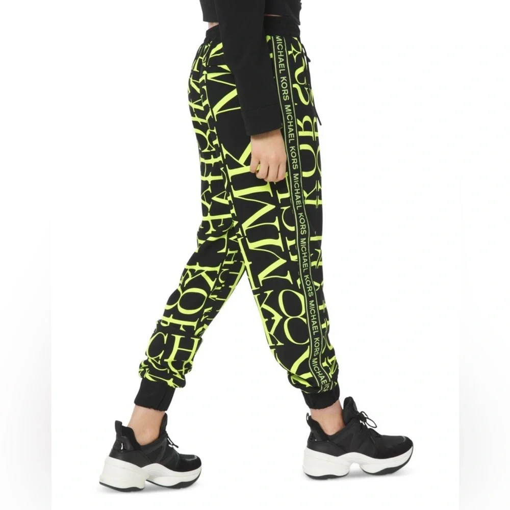 Michael Kors Newsprint Logo Cady Joggers Style #MU93H67BSG - Picture 5 of 13